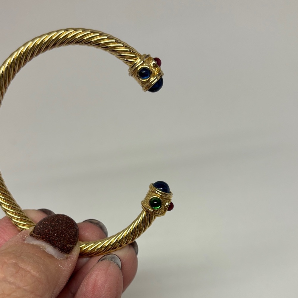 Elegant Gold-Toned Twisted Bangle with Multicolor Cabochon ‘Jewels’ - Picture 5 of 13